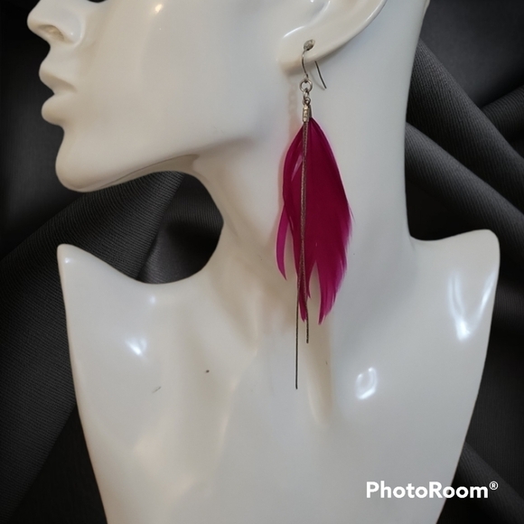 3/$30 VTG Fairycore Pink Feather Silver Plated Chain Dangle Hook Earrings - Picture 1 of 6